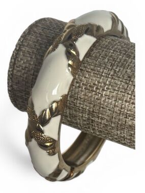 Nordstrom White & Gold “X” Bangle Bracelet – 7”